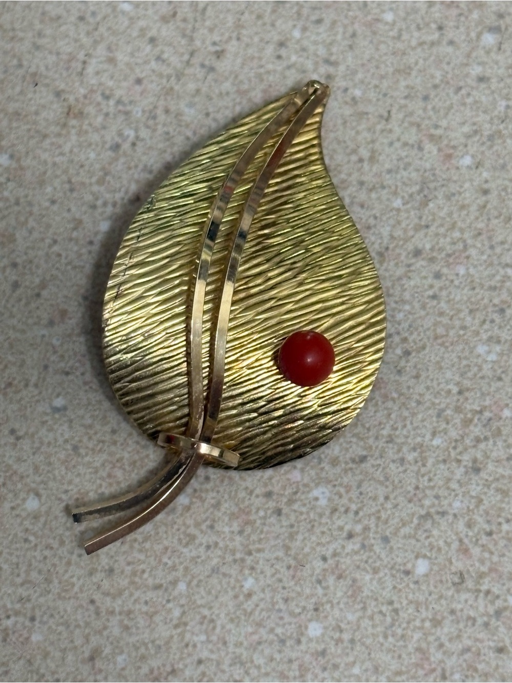 Vintage Krementz Gold brooch